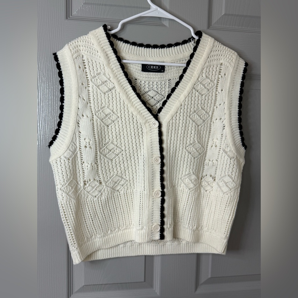 Cider | Woman’s  | Cream | Contrasting Trim Sweater Vest | XL